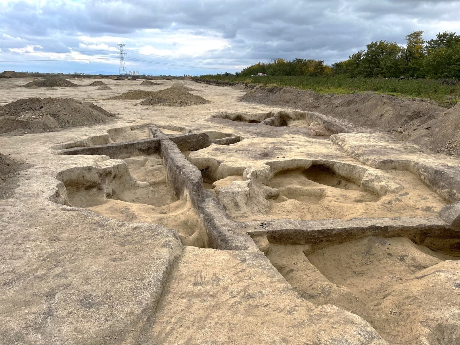 Archeológovia preskúmali už 100 hektárov územia  strategického Priemyselného parku Šurany 